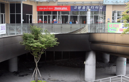 Hàn Quốc: Cháy nhà chờ xe bus, 34 người thương vong