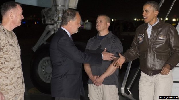 Tổng thống Mỹ vận thường phục, bất ngờ đến thăm Afghanistan 