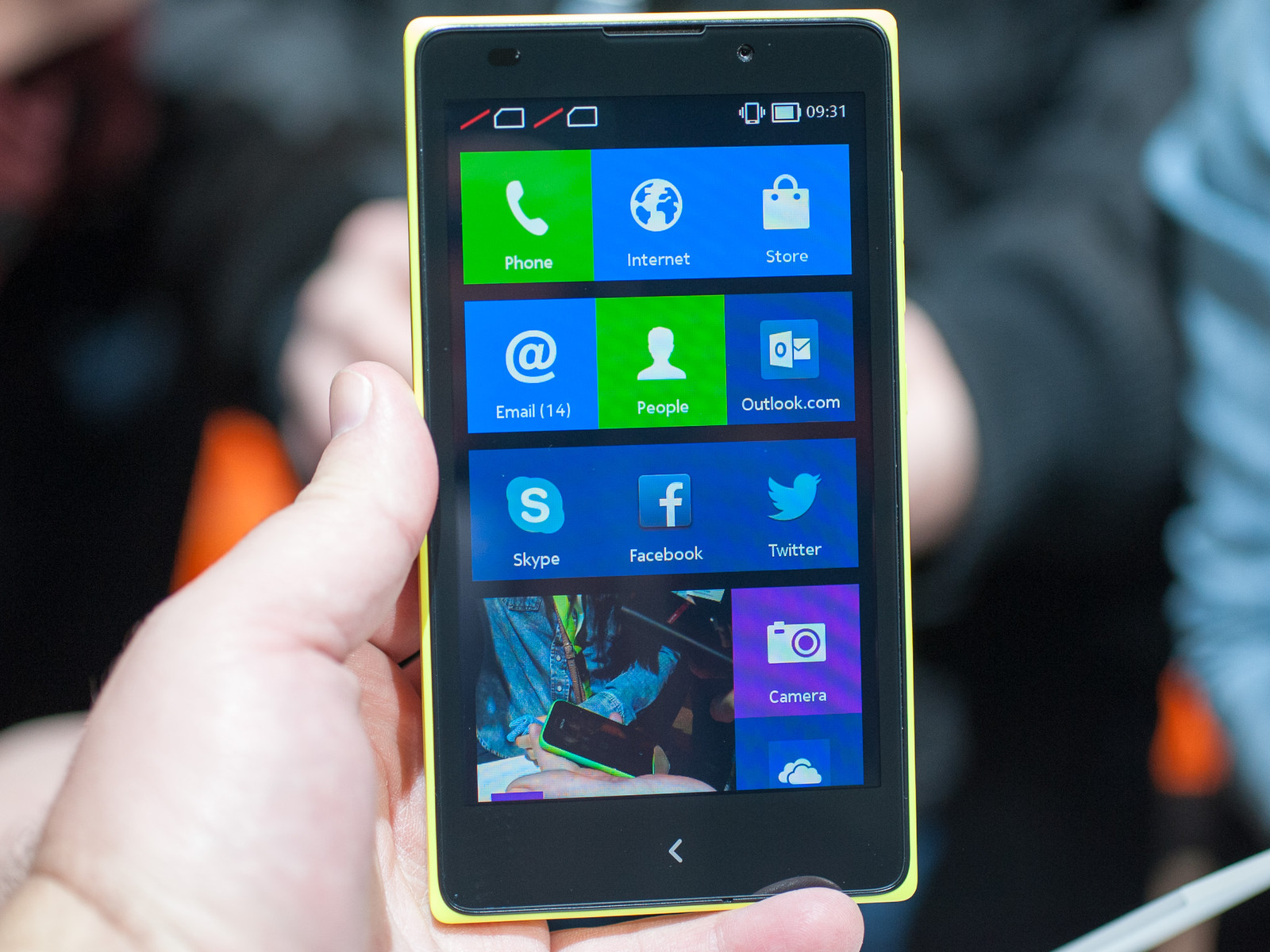 Nokia XL được bán với giá 3,7 triệu đồng tại Việt Nam