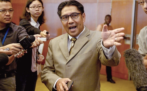 Cục trưởng Cục Hàng không dân dụng Malaysia, ông Abdul Rahman Azharuddin trả lời phỏng vấn báo chí trong tuần này tại Kuala Lumpur. Ảnh: Reuters