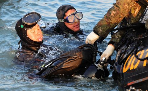 Chìm phà Hàn Quốc: Thêm một thợ lặn thiệt mạng khi tiếp cận phà Sewol