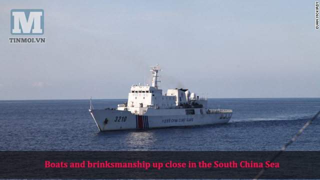 Tàu CSB Trung Quốc tiến sát tàu CSB Việt Nam. Minh họa ghép từ ảnh chụp màn hình