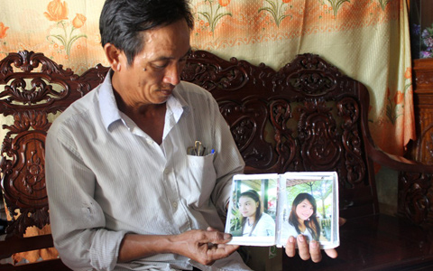 Vụ tai nạn thảm khốc ở Thái Lan: Tiền đâu đưa xác con về...