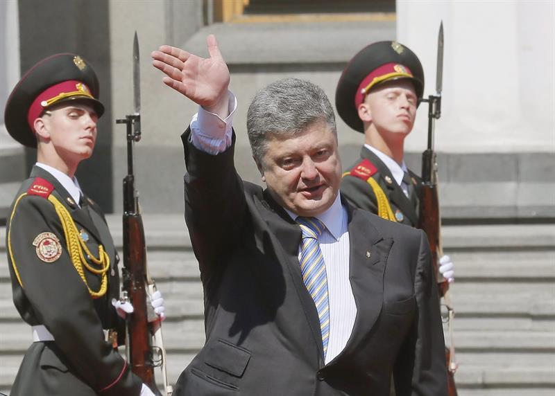 Tân Tổng thống Ukraine thề không từ bỏ Crimea, thách thức Nga 