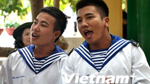 Các chiến sĩ Hải Quân Việt Nam đóng tại Trường Sa. Ảnh: TTXVN