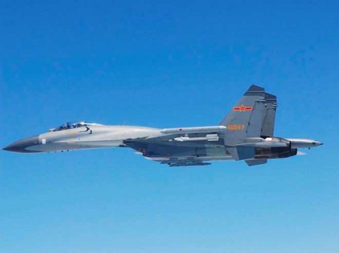 Chiến đấu cơ Trung Quốc áp sát, khiêu khích máy bay Nhật Bản