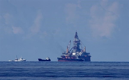 Tàu Trung Quốc tạo hiện trường giả vu khống tàu cá Việt Nam