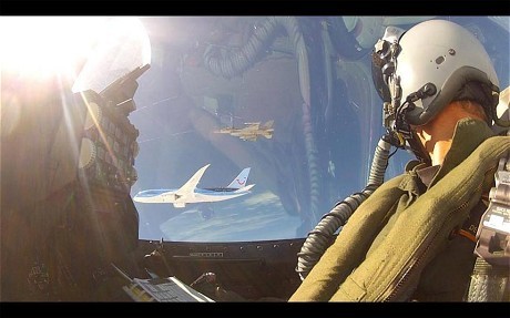 Chùm ảnh tự sướng trên siêu máy bay của phi công gây sốt