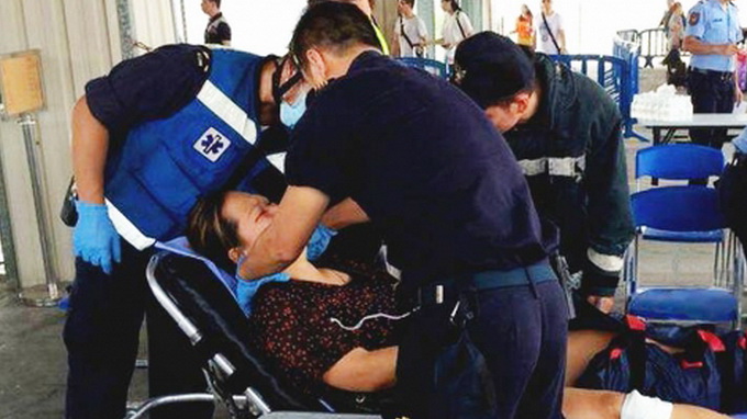 Phà Hồng Kông đâm vào đê chắn sóng Macau, 57 người bị thương