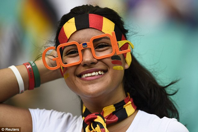 Trang phục độc đáo của nữ cổ động viên đội tuyển Đức