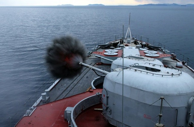 Chiêm ngưỡng tàu săn ngầm 'khủng' của Nga ở Cam Ranh
