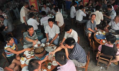 Kinh hoàng những hình ảnh ăn thịt cho của người Trung Quốc