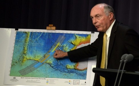 Phó thủ tướng Australia Warren Truss cho biết MH370 đã bay tự động trước khi bị hết nhiên liệu và bị rơi xuống biển