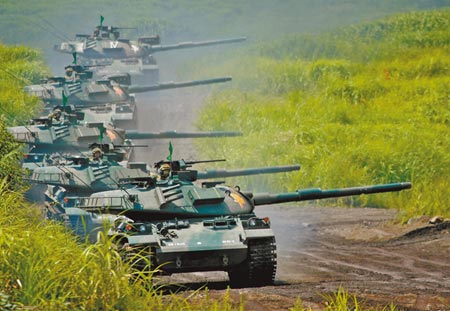 Xe tăng của JSDF tham gia tập trận ngày 31/5/2014