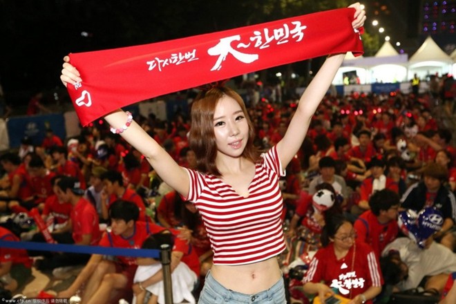 Fan nữ Hàn Quốc nhảy sexy cổ vũ World Cup 2014