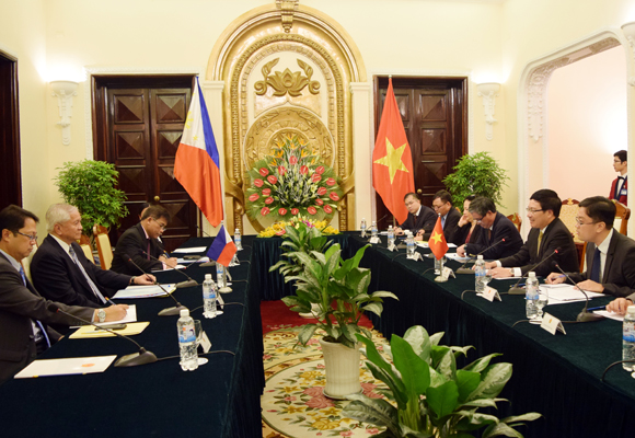 Quang cảnh cuộc hội đàm giữa Bộ Ngoại giao Việt Nam và Bộ trưởng Ngoại giao Philippines 