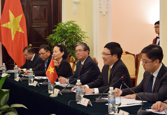 Phó Thủ tướng Phạm Bình Minh chủ trì buổi đón tiếp và hội đàm với Ngoại trưởng Philippines tại Nhà khách Chính phủ
