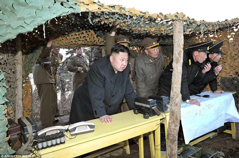 Ông Kim Jong-un thị sát tập trận quân đội