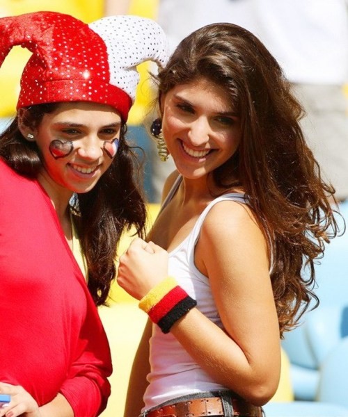 Vẻ đẹp hút hồn của fan nữ các đội hàng đầu World Cup 2014