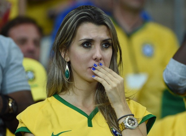 CĐV Brazil chết lặng sau thất bại thảm hại của đội nhà