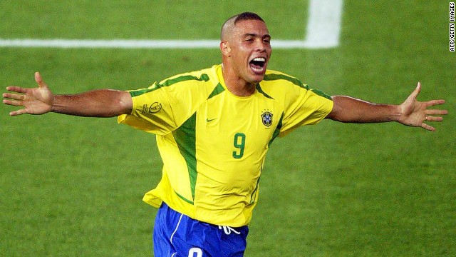 Ronaldo không có tên trong top 100 cầu thủ vĩ đại nhất lịch sử World Cup