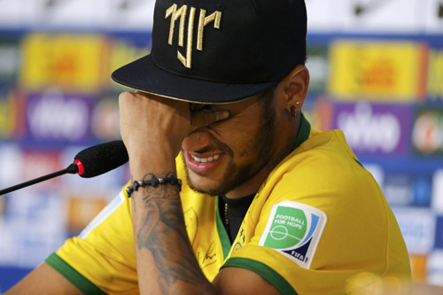 Sốc: Neymar suýt phải ngồi xe lăn suốt đời