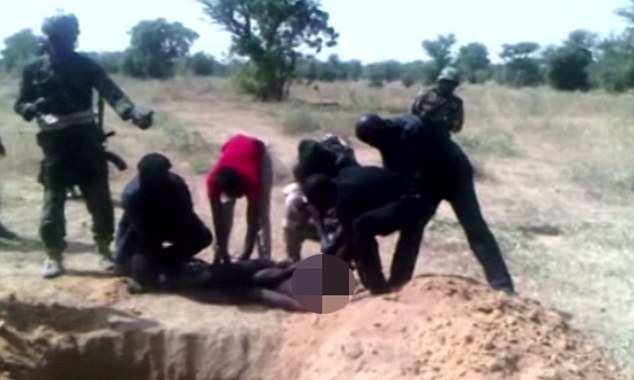 Chấn động video binh sĩ Nigeria tàn sát man rợ nhóm khủng bố Boko Haram 8