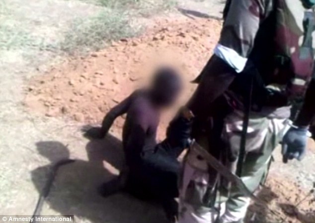Chấn động video binh sĩ Nigeria tàn sát man rợ nhóm khủng bố Boko Haram 5