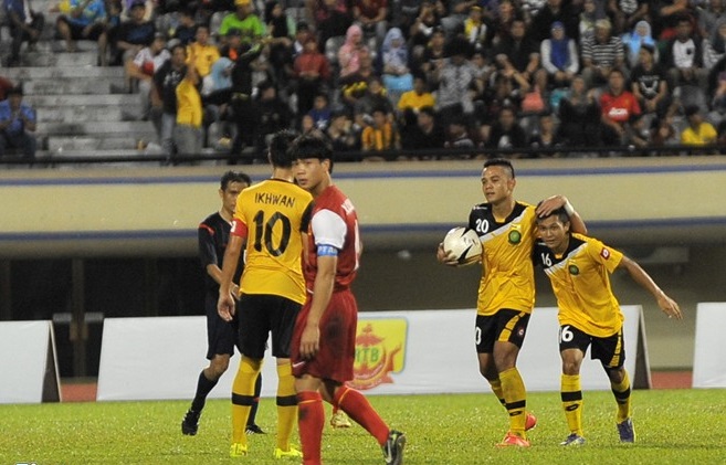 Màn trình diễn của U19 Việt Nam khiến khán giả Brunei thán phục