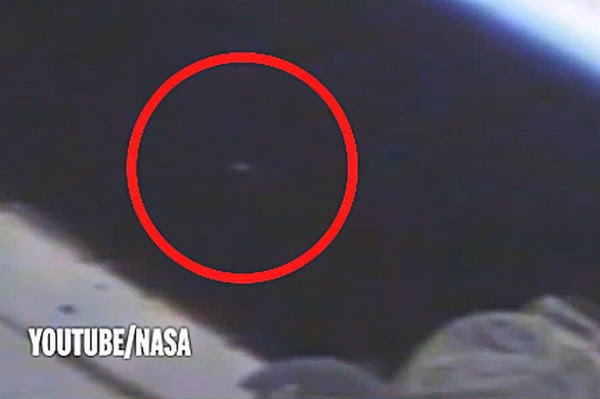 Đĩa bay người ngoài hành tinh phát sáng trên camera vệ tinh của NASA