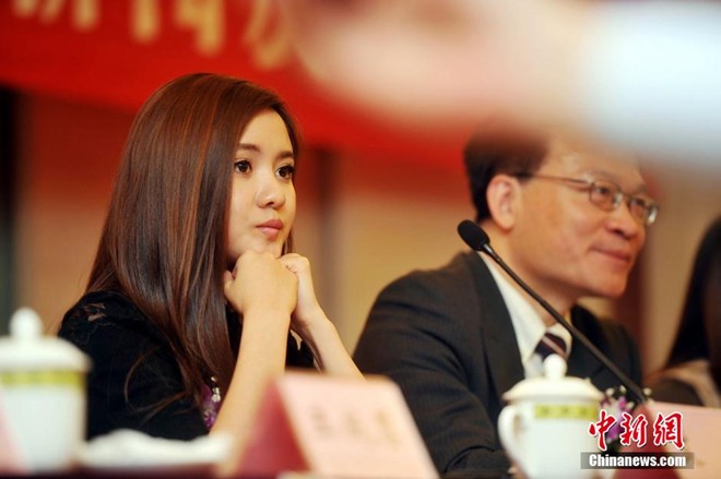 Vẻ đẹp thiên thần của nữ chủ tịch CLB bóng đá Trung Quốc