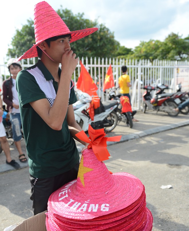 CĐV ồ ạt kéo về sân vận động Mỹ Đình xem trận U19 Việt Nam
