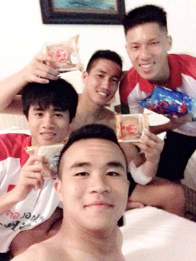 Các cầu thủ U19 Việt Nam háo hức đón Trung thu ở Hà Nội