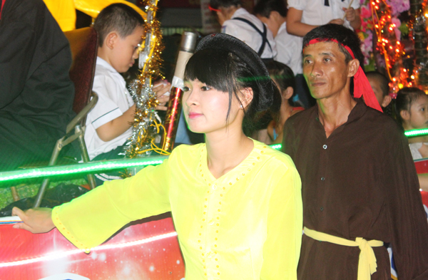 Vẻ đẹp 'gái Tuyên' trong đêm hội Trung thu lớn nhất cả nước 14