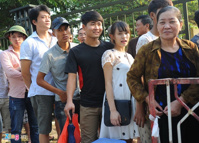 CĐV thức từ 1 giờ sáng săn vé xem U19 Việt Nam