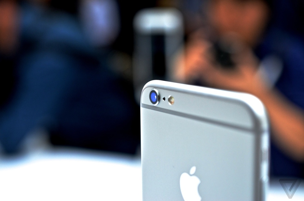 Trên tay iPhone 6 Plus: Kích thước siêu khủng