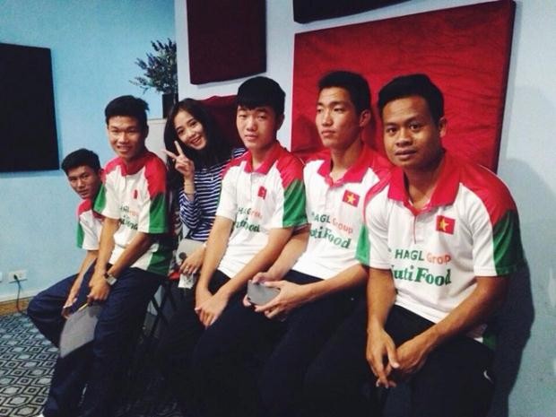 3 người đẹp bỗng nổi tiếng vì U19 Việt Nam
