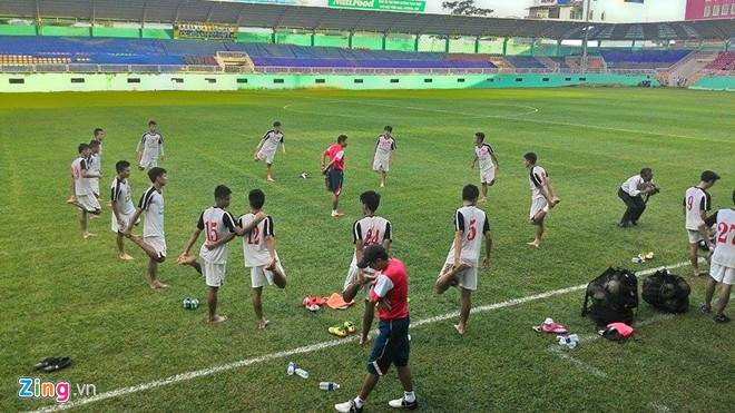 U19 Việt Nam chạy 20 vòng sân giữa trời nắng nóng