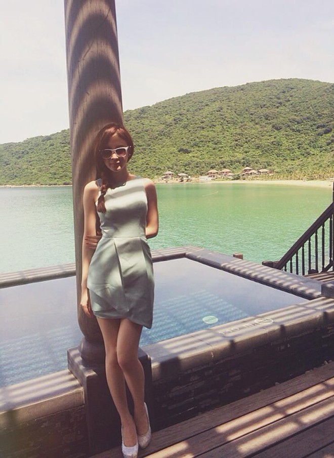 Angela Phương Trinh mặc bikini gợi cảm trên biển Đà Nẵng 13