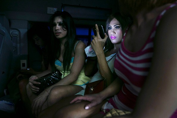 Cận cảnh cuộc truy quét gái mại dâm ở phố đèn đỏ nổi tiếng Thái Lan 10