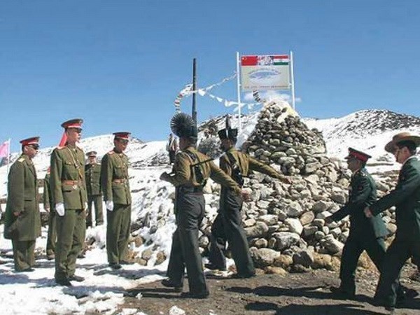 Hàng trăm binh sĩ Trung Quốc - Ấn Độ đối đầu trên dãy Himalaya 5