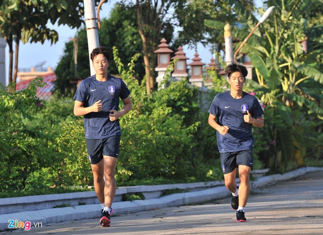 Tiền đạo U19 Việt Nam chạy bộ 6km mỗi sáng để rèn thể lực