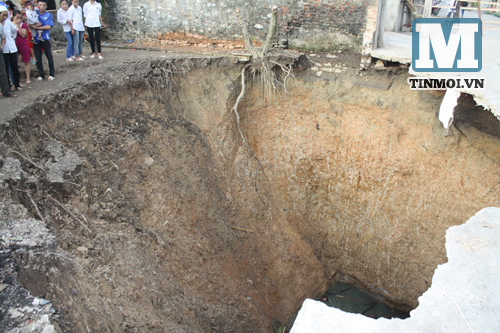 Hình ảnh Hố tử thần ở Thanh Hóa: Sụt đất mà tưởng ba con bò làm sập chuồng số 1