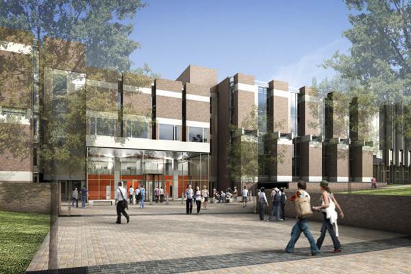 Sinh viên tức giận vì logo trang web khiêu dâm được in lên áo thi đấu