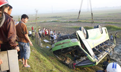 xe khách lật, phó thủ tướng, nguyễn xuân phúc, tai nạn xe khách