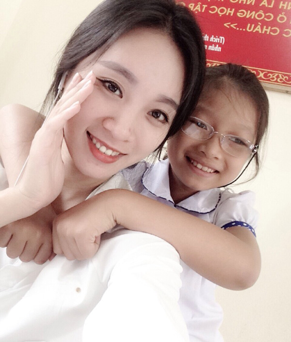 Chân dung cô giáo 9X xinh đẹp được học trò phong “hotgirl Hàn Quốc”