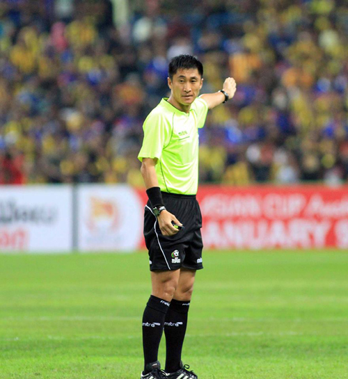 Trọng tài đã bắt như thế nào trong trận bán kết lượt đi Malaysia - Việt Nam? 6
