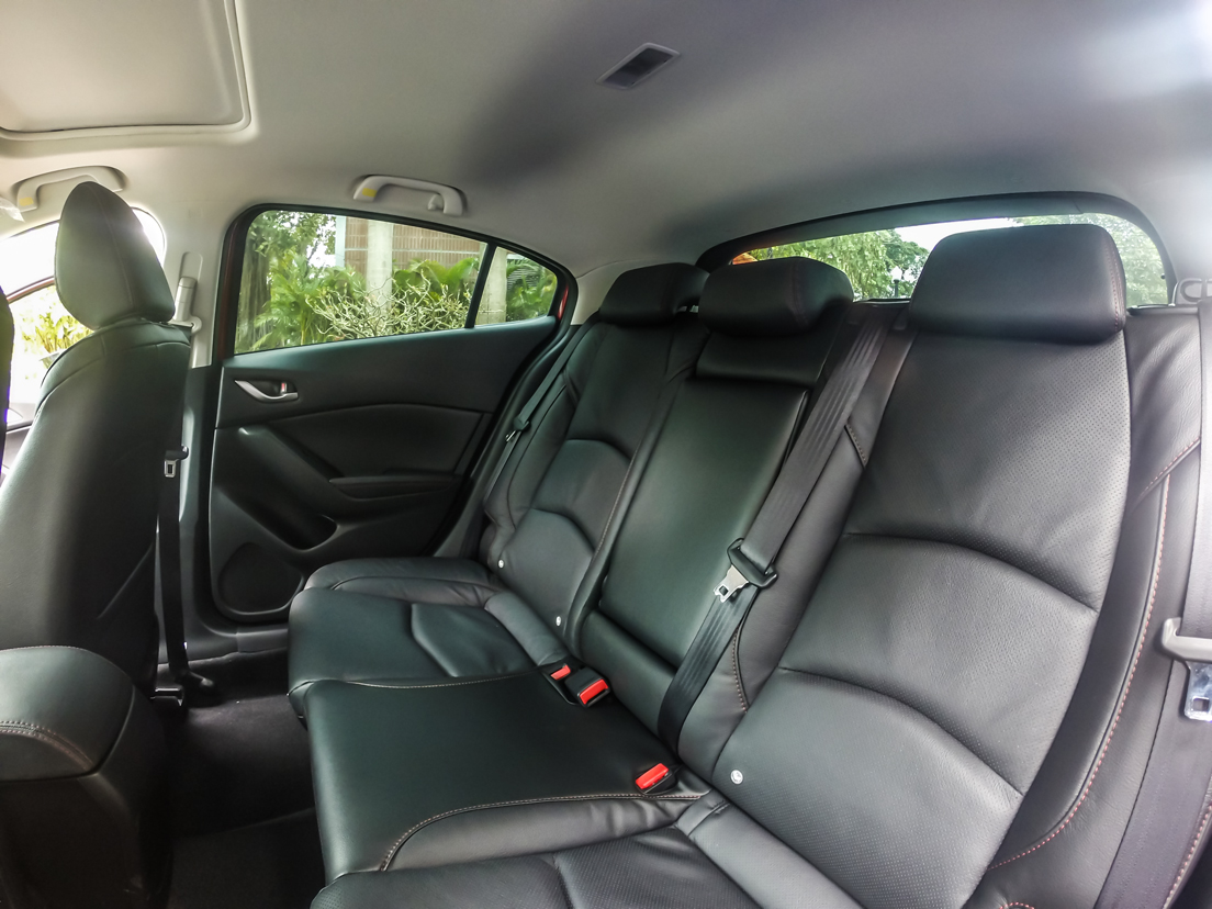 Đánh giá Mazda 3 2015 Hatchback 15