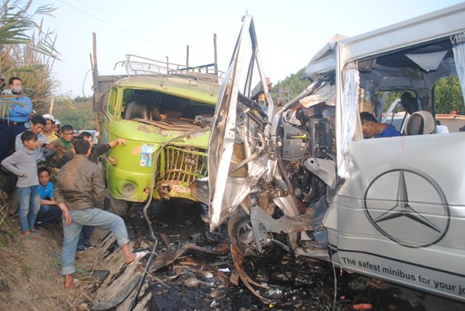 Tai nạn thảm khốc 9 người chết ở Thanh Hoá do tài xế ngủ gật?