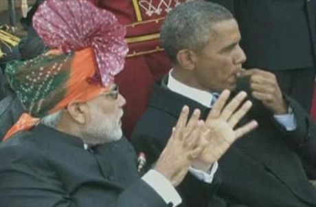 Tổng thống Obama “vô duyên” nhai kẹo cao su tại lễ diễu hành của Ấn Độ 5